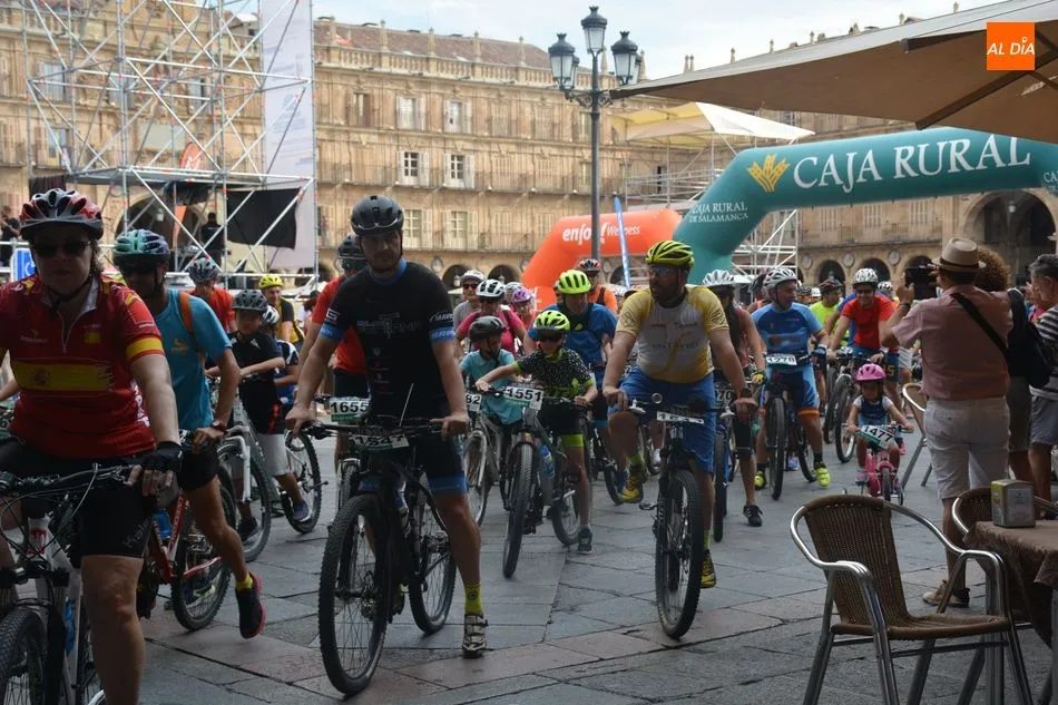 Foto 2 - La Semana Europea de la Movilidad comienza con un multitudinario D&iacute;a de la Bici