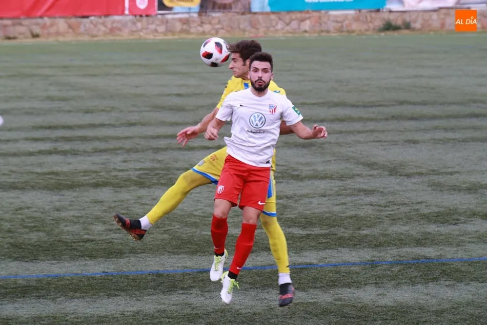 Foto 5 - La Arandina se lleva los tres puntos ante un combativo Santa Marta (1-2)