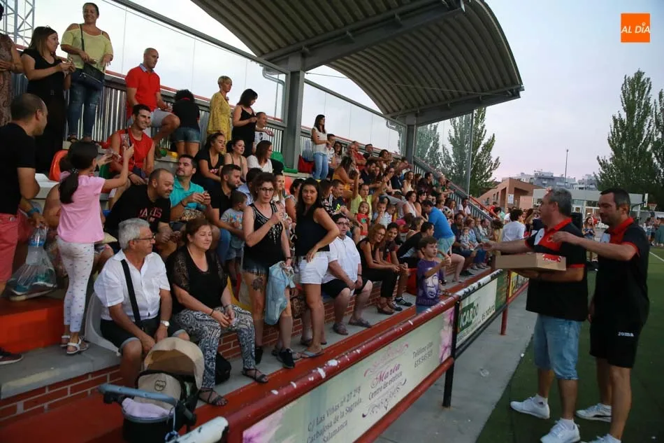 Foto 7 - El Sporting Carbajosa se viste de gala en la presentaci&oacute;n de sus equipos para la 2018-19