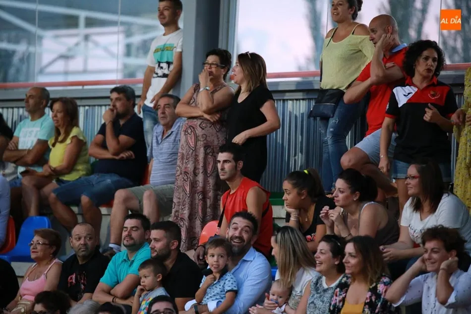 Foto 4 - El Sporting Carbajosa se viste de gala en la presentaci&oacute;n de sus equipos para la 2018-19