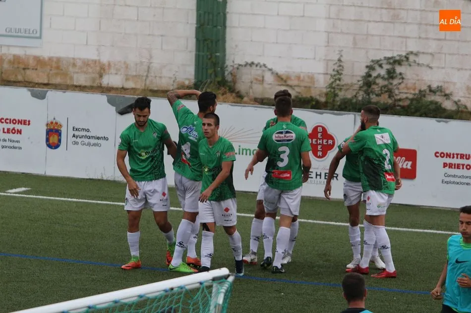 Foto 3 - El CD Guijuelo se hace fuerte en casa a costa del Burgos (1-0)