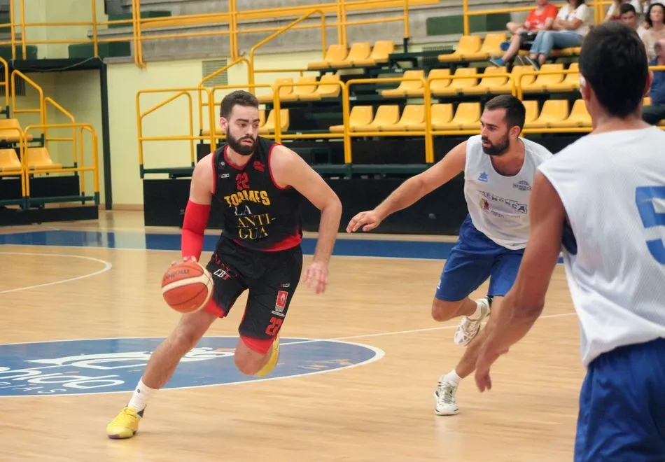 Foto 4 - La Antigua &ndash; CB Tormes cae ante un buen Menorca Basquet en su segundo amistoso (67-74)
