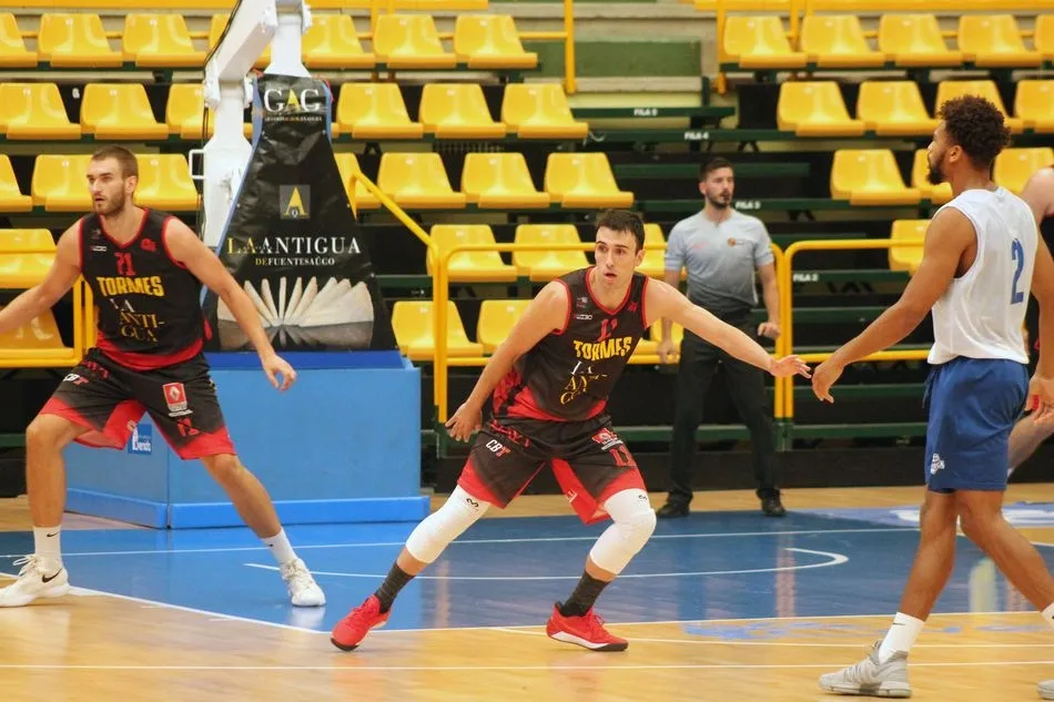 Foto 3 - La Antigua &ndash; CB Tormes cae ante un buen Menorca Basquet en su segundo amistoso (67-74)