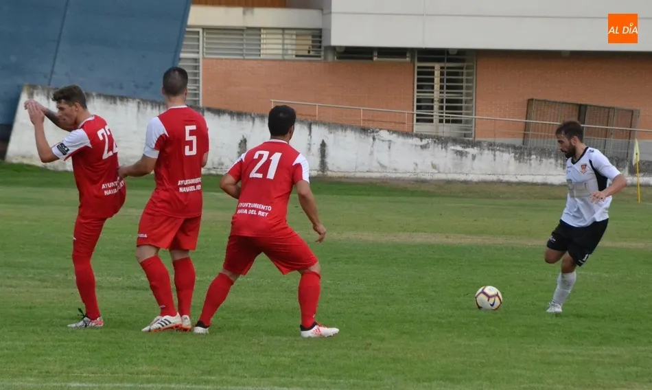 Foto 8 - El Ciudad Rodrigo tarda en abrir la lata pero acaba firmando un solvente debut ante su parroquia  