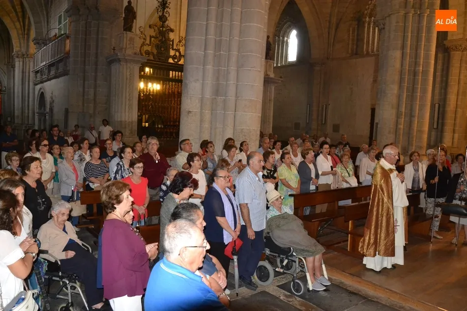 Foto 9 - La Virgen de La Soledad regresa al Claustro de la Catedral  