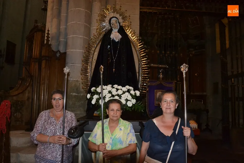 Foto 2 - La Virgen de La Soledad regresa al Claustro de la Catedral  