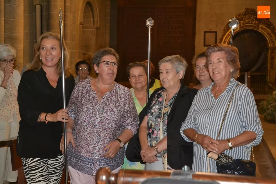 Foto 4 - La Virgen de La Soledad regresa al Claustro de la Catedral  