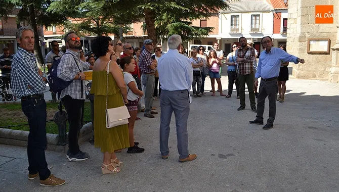 Decenas de personas participaban en la Ruta Turística organizada dentro del Programa Históricos con Jazz