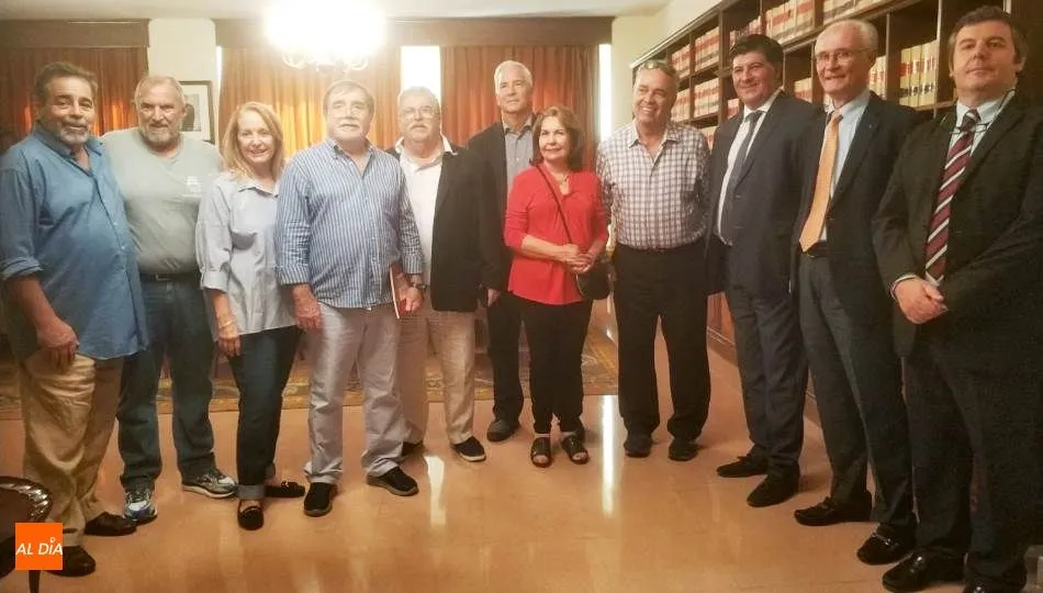 Recepción de estos exalumnos en el Decanato de la Facultad de Medicina. Foto de Lydia González