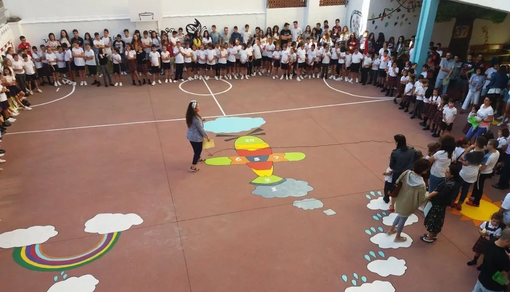 Foto 9 - Misioneras-Santa Teresa estrena el curso reuniendo a todos sus alumnos con motivo de su 50&ordm;...