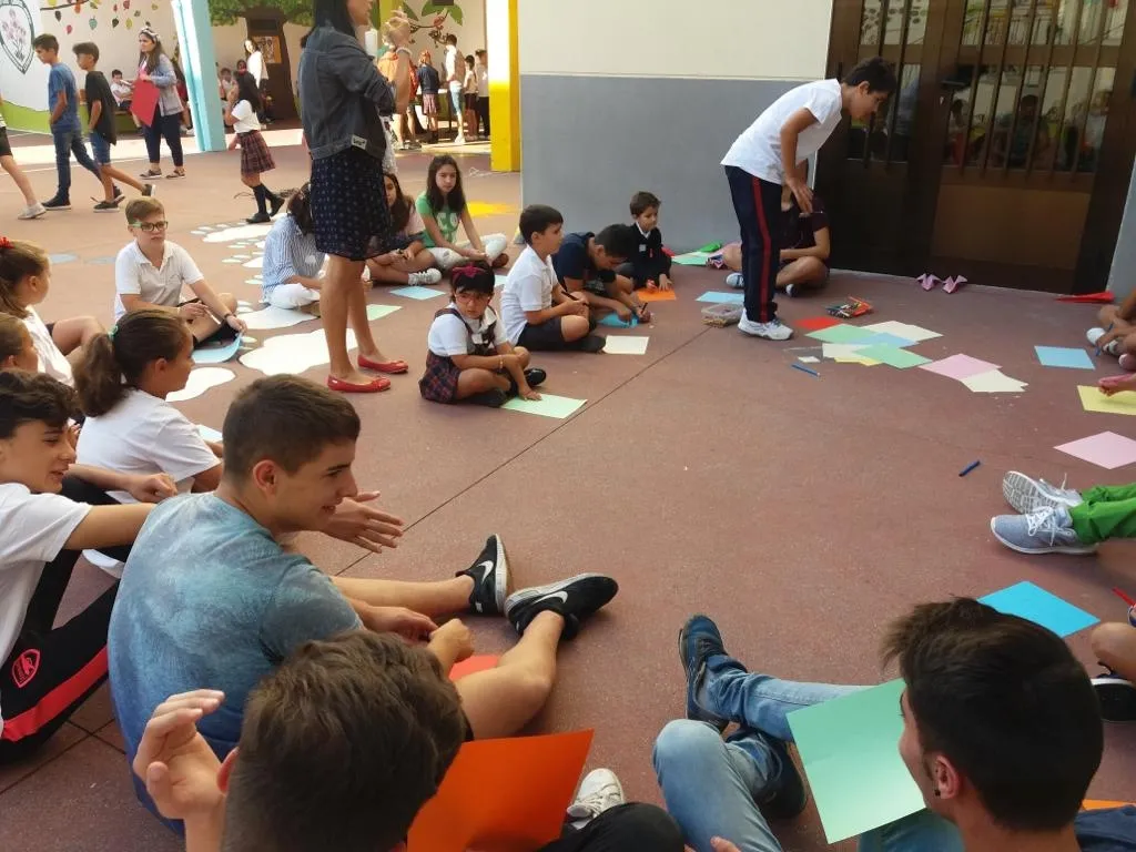 Foto 7 - Misioneras-Santa Teresa estrena el curso reuniendo a todos sus alumnos con motivo de su 50&ordm;...