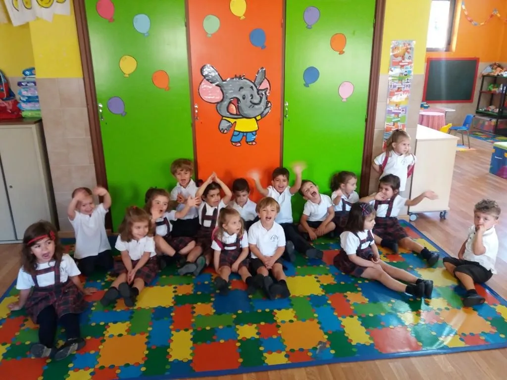 Foto 5 - Misioneras-Santa Teresa estrena el curso reuniendo a todos sus alumnos con motivo de su 50&ordm;...