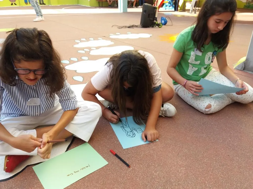 Foto 6 - Misioneras-Santa Teresa estrena el curso reuniendo a todos sus alumnos con motivo de su 50&ordm;...