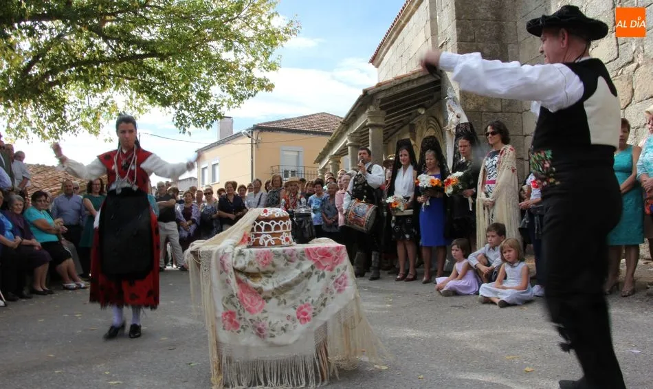 Baile de la rosca en honor a la Virgen del Rosario en Cabeza del Caballo / Archivo