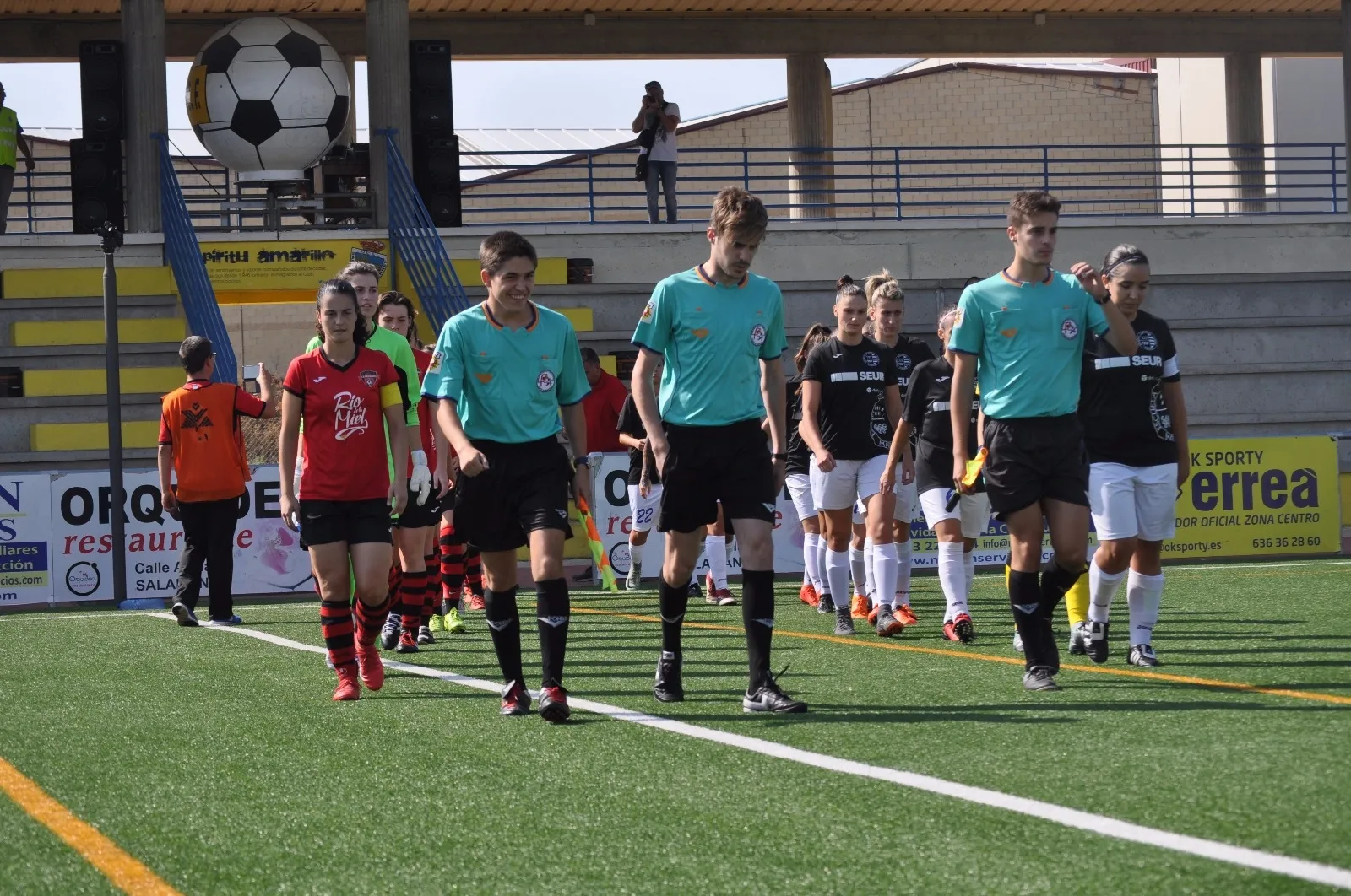 Foto 2 - El Salamanca FF consigue la primera victoria liguera (3-1)