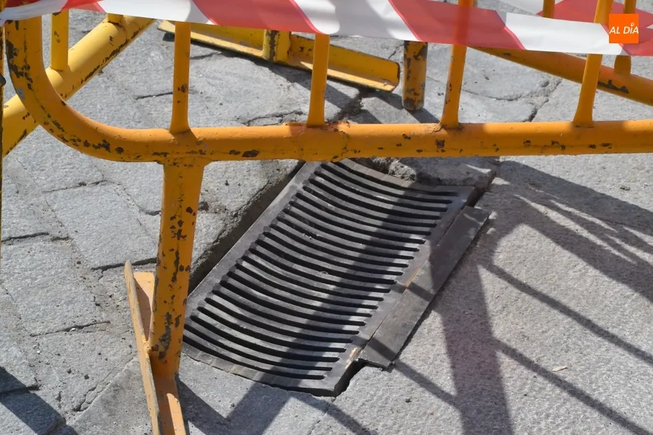 Foto 4 - Reforzada la sujeci&oacute;n de varias rejillas del Puente Mayor  