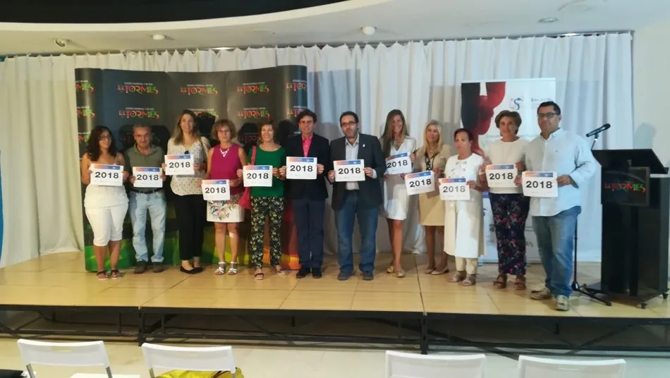 La gerente de El Tormes junto a los responsables de la carrera y miembros de las asociaciones. Foto: RFG