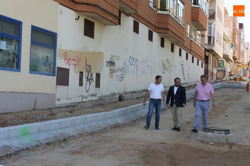 Visita del concejal de Obras, Daniel Llanos, a la calle María la Brava