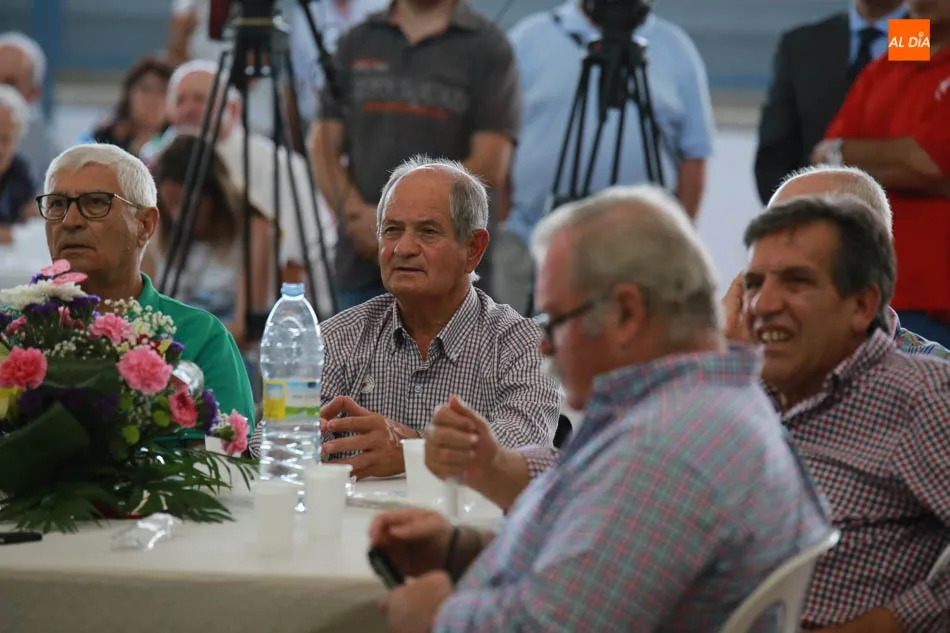 Foto 11 - Emocionante homenaje al popular empresario Silvestre S&aacute;nchez Sierra en su pueblo natal