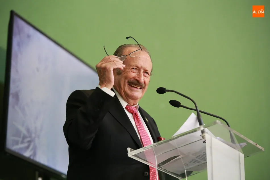 Foto 5 - Emocionante homenaje al popular empresario Silvestre S&aacute;nchez Sierra en su pueblo natal