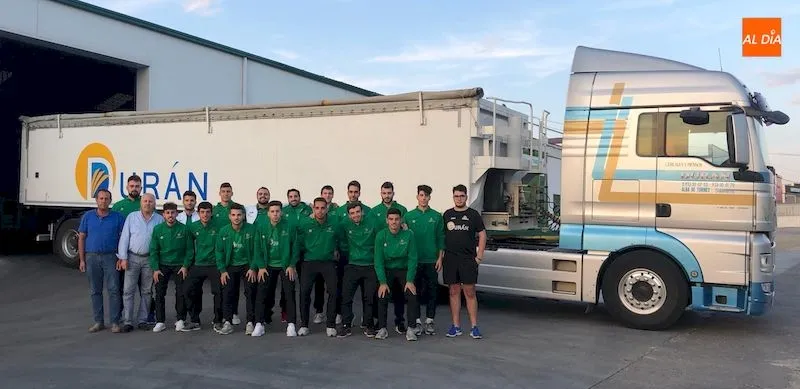 La plantilla visitó la instalaciones de Piensos Durán