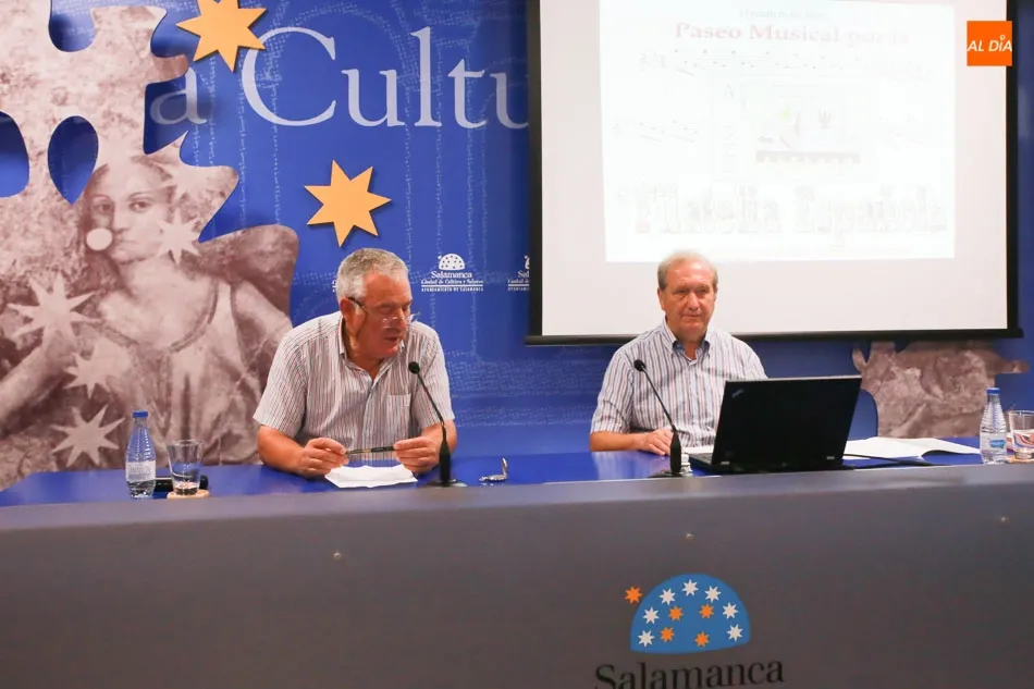 Foto 2 - Luis Fiz gu&iacute;a un paseo musical por la filatelia espa&ntilde;ola en la Sala de la Palabra  