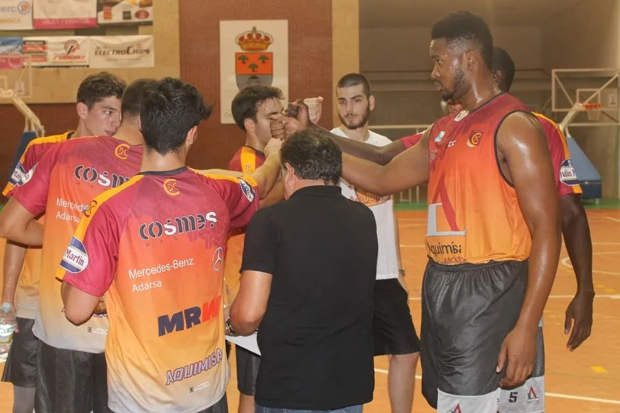 Foto 6 - El Aquimisa Carbajosa debuta con triunfo en la Copa EBA (79-73)  