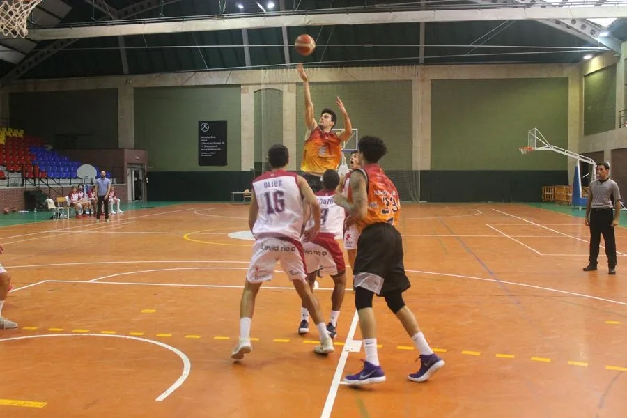 Foto 5 - El Aquimisa Carbajosa debuta con triunfo en la Copa EBA (79-73)  