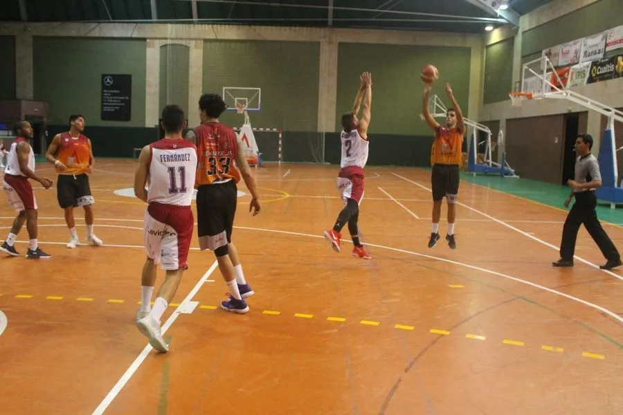 Foto 4 - El Aquimisa Carbajosa debuta con triunfo en la Copa EBA (79-73)  