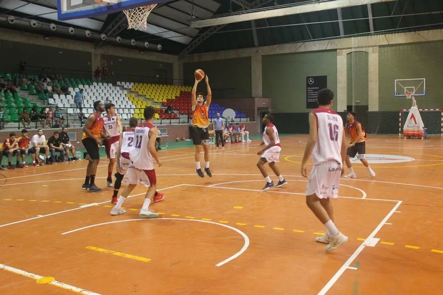 Foto 3 - El Aquimisa Carbajosa debuta con triunfo en la Copa EBA (79-73)  