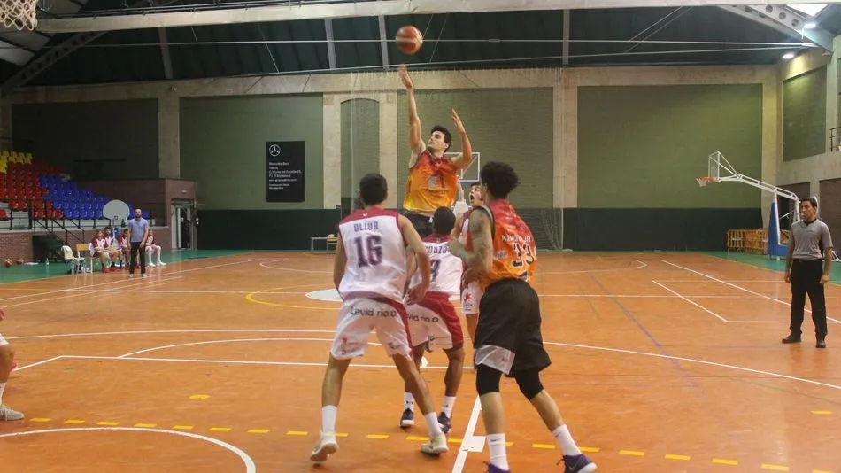 El Aquimisa en un momento del su primer partido de temporada.