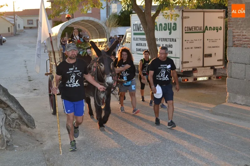 Foto 2 - La Marcha Teresiana recibe una cari&ntilde;osa bienvenida en Aldeseca y Nava de Sotrobal&nbsp;