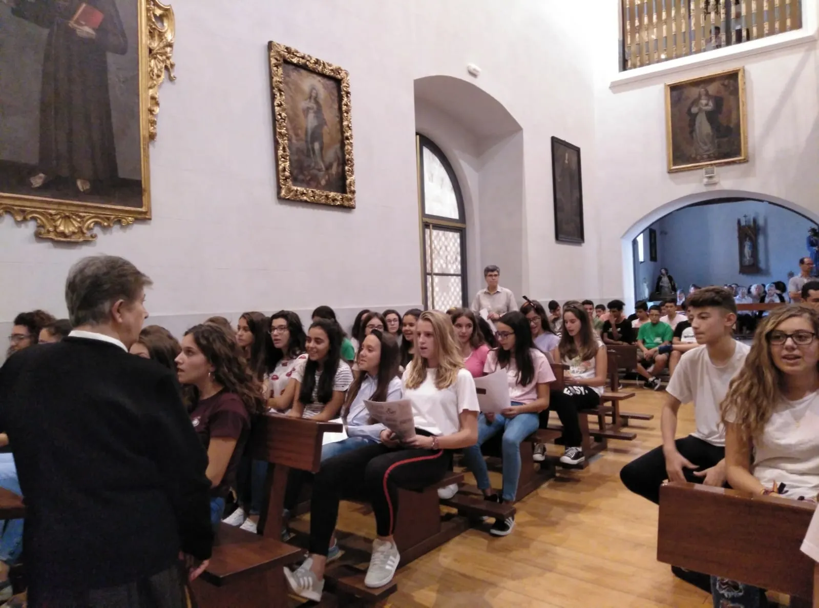 Foto 7 - El Colegio Santa Isabel celebra una eucarist&iacute;a por el comienzo del curso