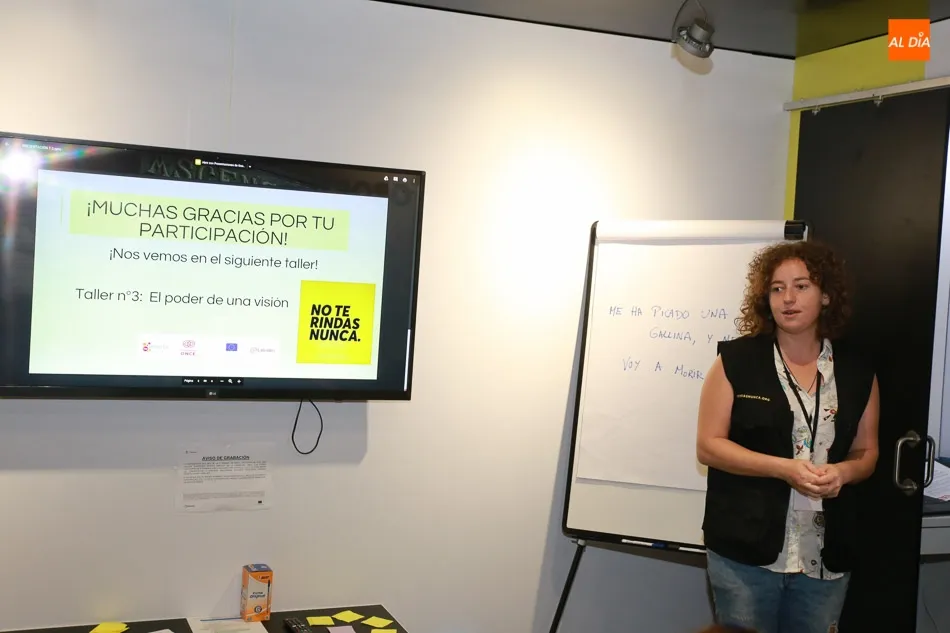 Foto 2 - El roadshow de Fundaci&oacute;n ONCE acerca a los j&oacute;venes con discapacidad al empleo  