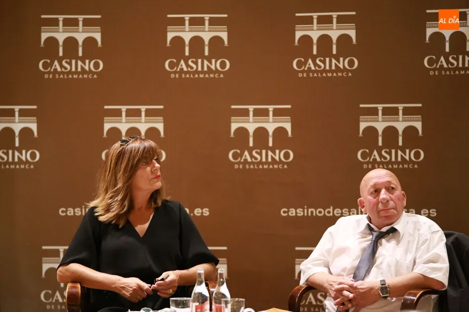 Foto 11 - Juli&aacute;n Mart&iacute;n pone de largo Cultivando Sonetos en el Casino de la mano de la Asociaci&oacute;n...