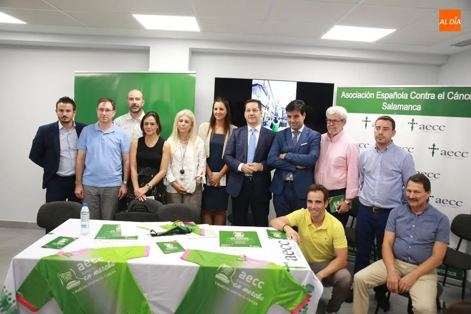 Presentación de la V edición de la marcha solidaria en la sede de la AECC Salamanca. Foto: Alberto Martín