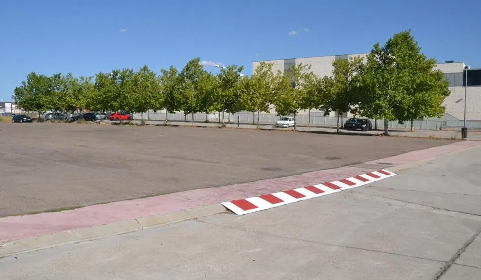 Empresarios y trabajadores de Los Chabarcones convocan una manifestación contra el mercadillo  