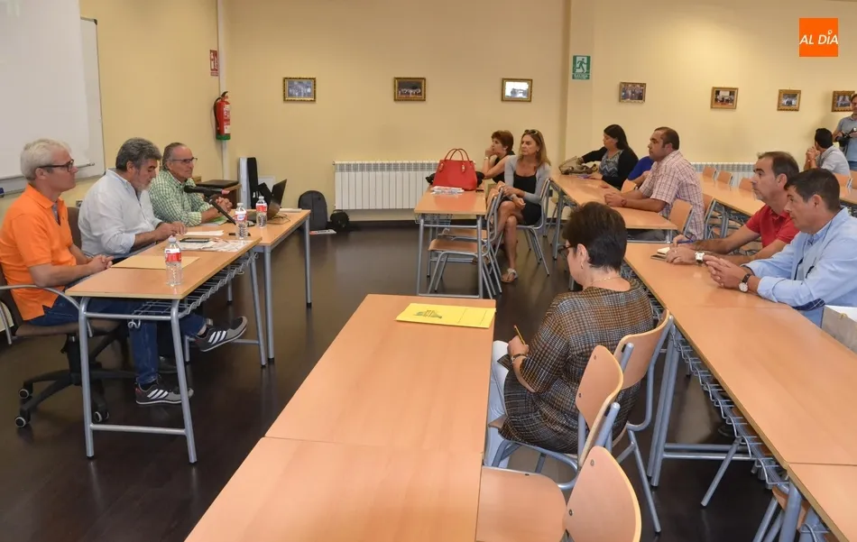 Adecocir y Adezos continúan promocionando el cultivo de almendras ante el boom que han...