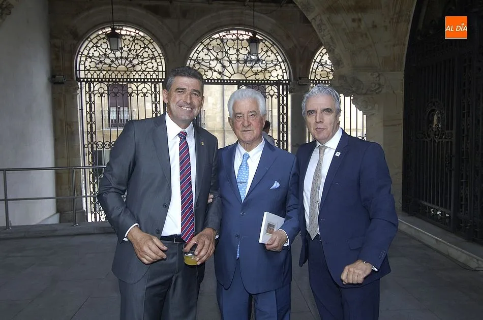 Foto 5 - Alcaldes y diputados de la comarca asisten a la conmemoraci&oacute;n del D&iacute;a de la Provincia  