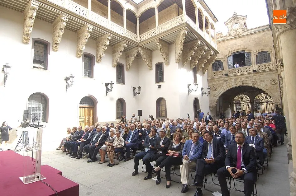 Foto 3 - Alcaldes y diputados de la comarca asisten a la conmemoraci&oacute;n del D&iacute;a de la Provincia  