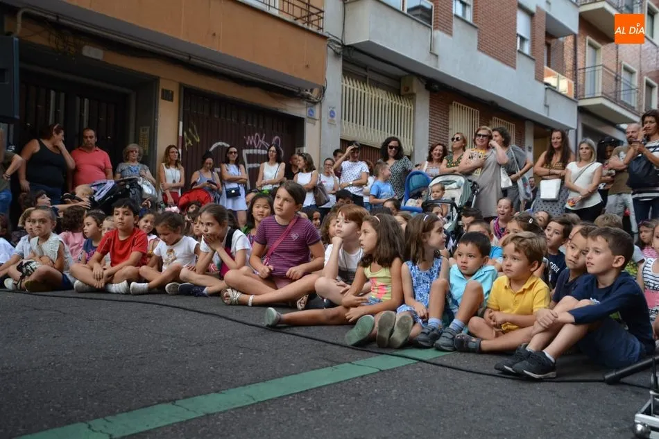 Foto 5 - Juegos en la calle y actuaci&oacute;n de Kamar&uacute; Teatro dentro de la September Fest
