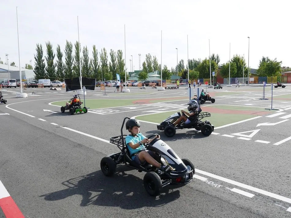 Foto 10 - La &lsquo;Quedada sobre ruedas&rsquo; re&uacute;ne y divierte a ni&ntilde;os y mayores
