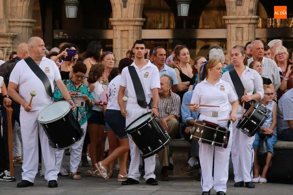 Foto 10 - La Plaza Mayor acoge una espectacular suelta de globos a cargo de AFA Salamanca