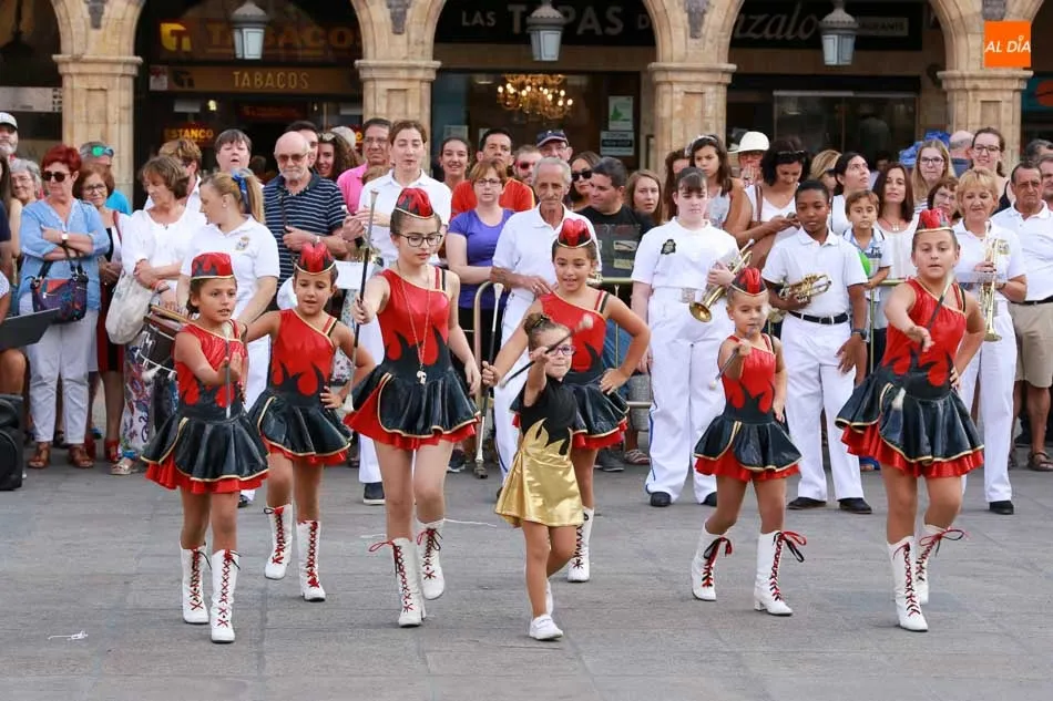 Foto 5 - La Plaza Mayor acoge una espectacular suelta de globos a cargo de AFA Salamanca