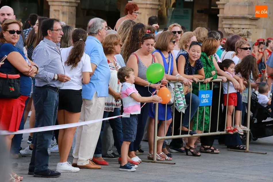 Foto 4 - La Plaza Mayor acoge una espectacular suelta de globos a cargo de AFA Salamanca