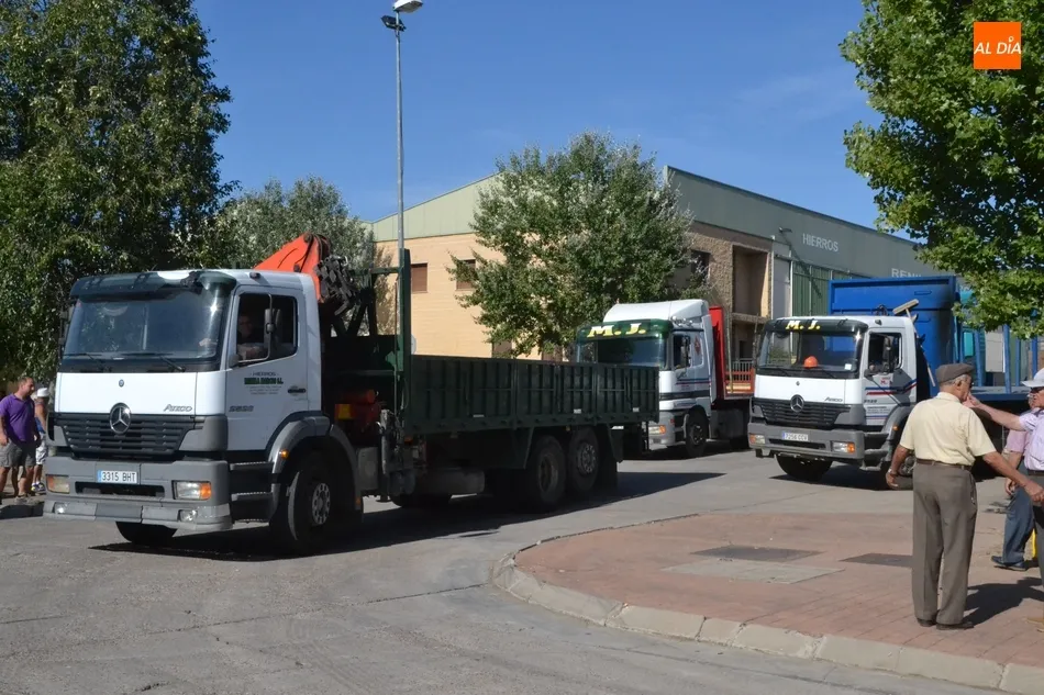 Foto 10 - Los industriales de Los Chabarcones sorprenden con una protesta motorizada contra el mercadillo  