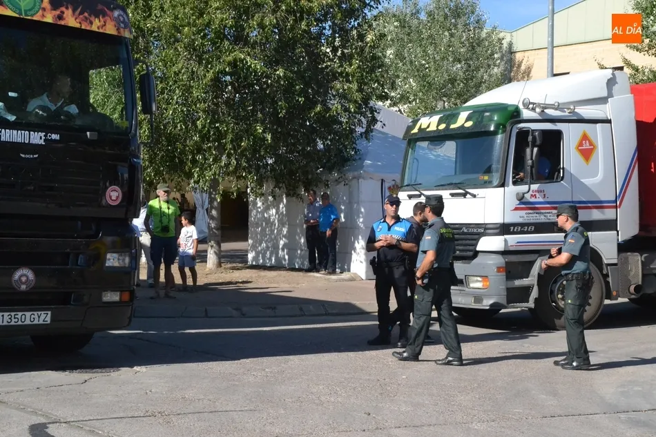 Foto 9 - Los industriales de Los Chabarcones sorprenden con una protesta motorizada contra el mercadillo  