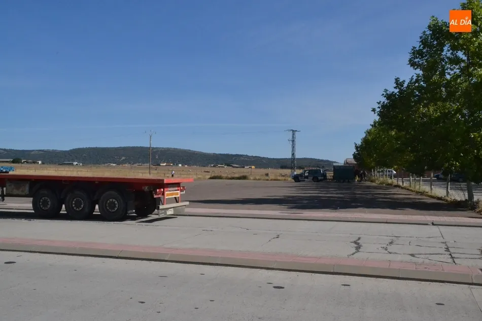 Foto 2 - Los industriales de Los Chabarcones sorprenden con una protesta motorizada contra el mercadillo  
