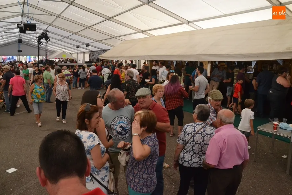 Foto 6 - La Faraona conquista al p&uacute;blico mirobrigense con sus bailes encima del caballo  