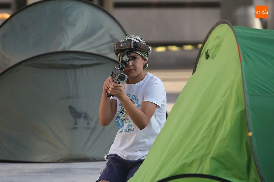 Foto 11 - La Plaza Mayor acoge el divertido &lsquo;l&aacute;ser combat&rsquo; de Guijuelo Joven